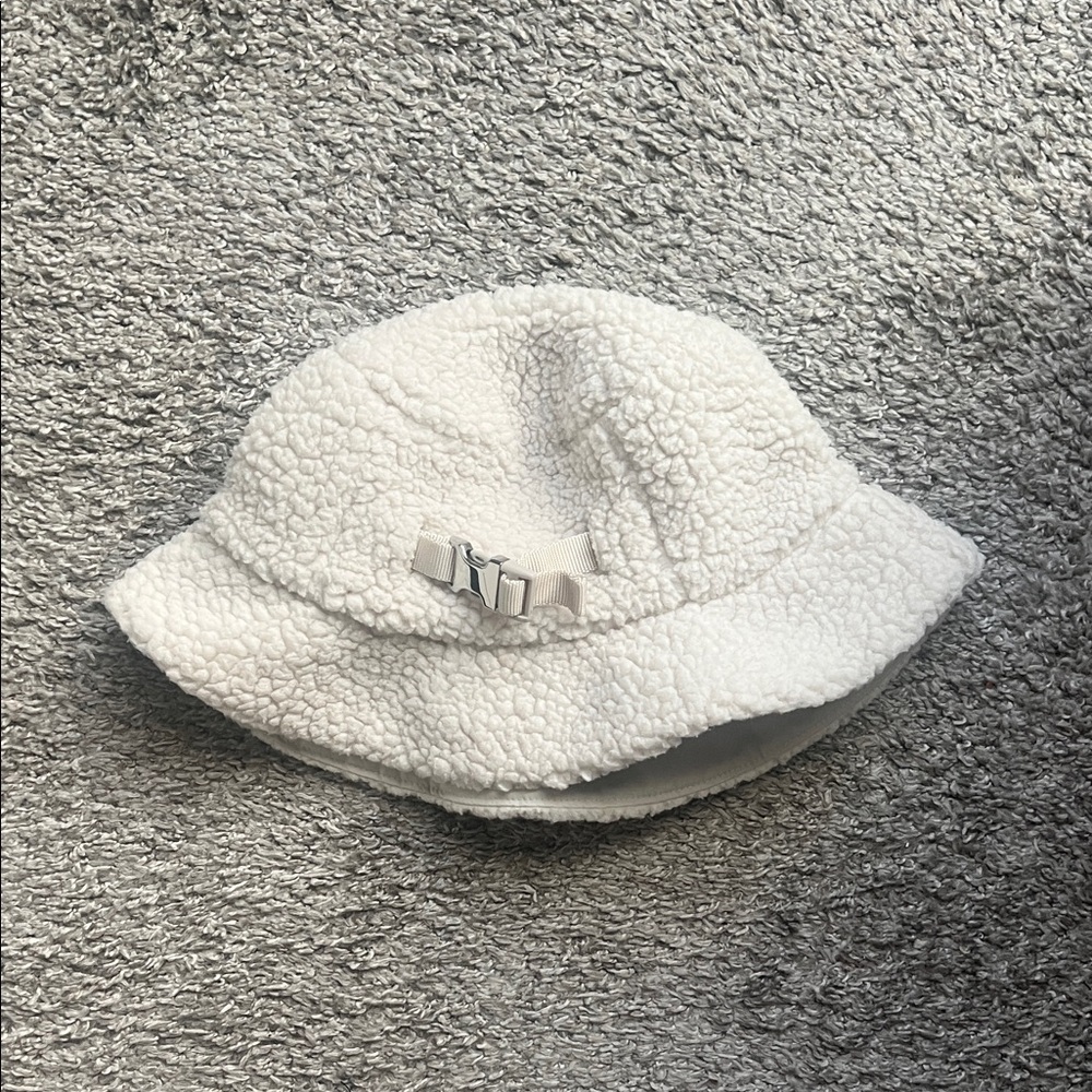 Lululemon Athletica White Sherpa Bucket Hat